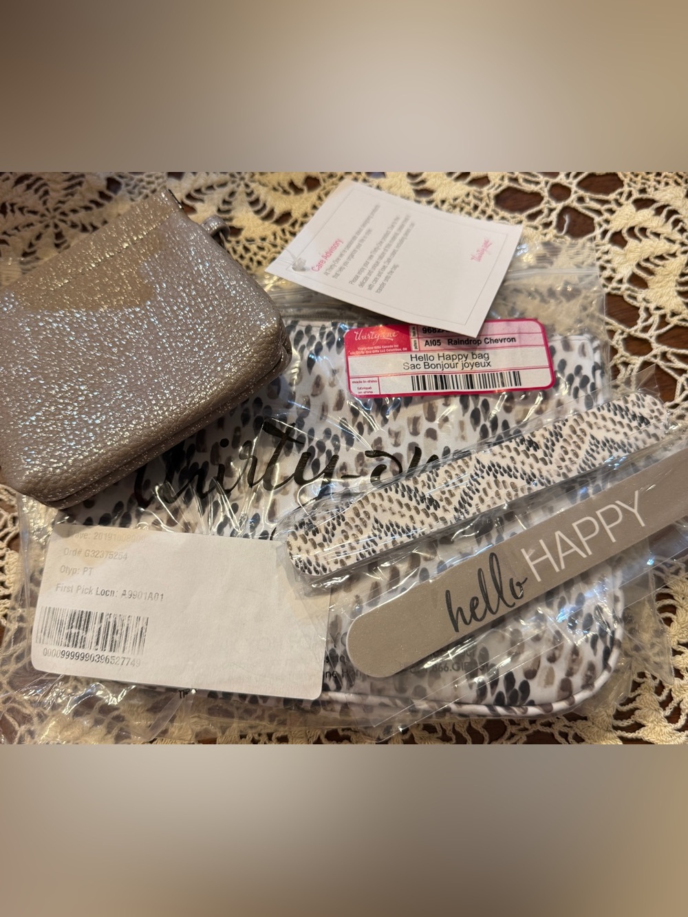 Thirty One 31 Hello Happy Makeup Bag & Coin Purse Raindrop Chevron Nail Fies NEW